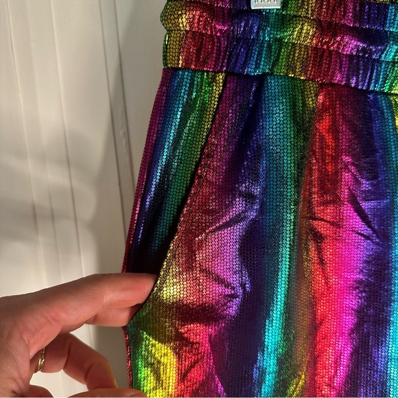 NWT Arjen Kroos Men's Metallic Holographic Shorts rainbow - Picture 9 of 12